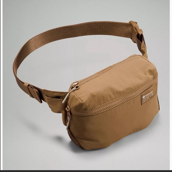Lululemon Athletica Clean Lines Belt Bag - Picture 3 of 3